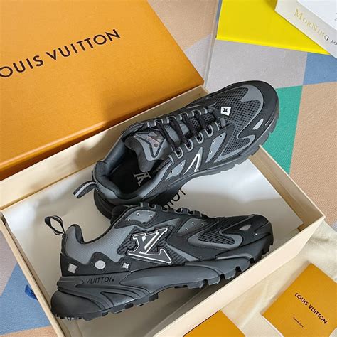 lv runners black